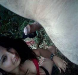 Aqui na beira da estrada tem certeza que ninguém vai ver
